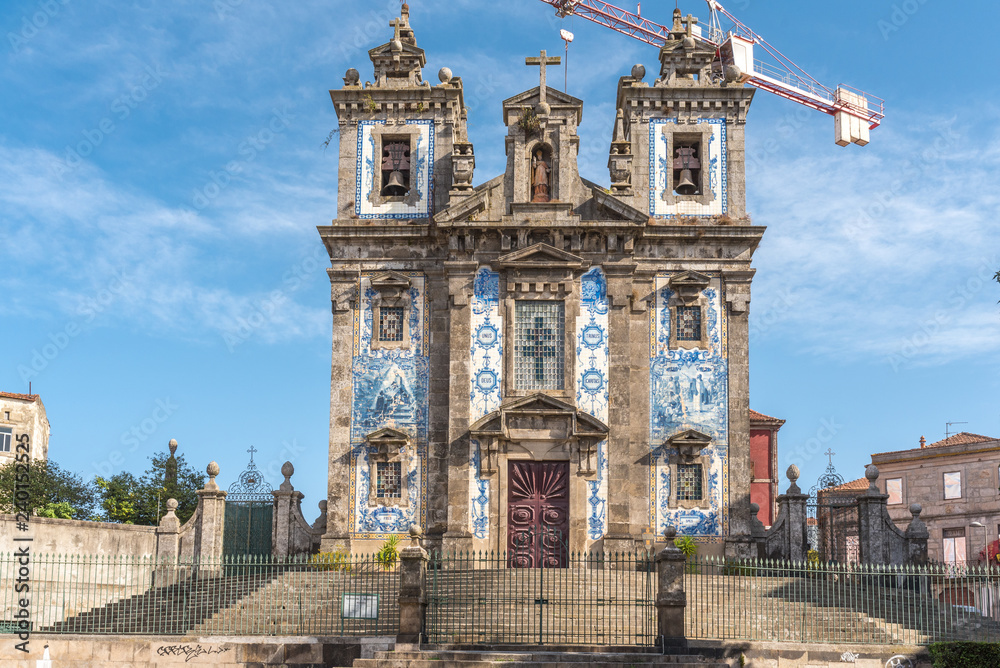 The church is named in honour of the Visigoth, Ildephonsus of Toledo. The Igreja de Santo Ildefonso in Porto