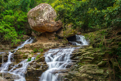 Картината върху платно Balancing boulder in rainforest waterfall cascade macquarie rivulet australia