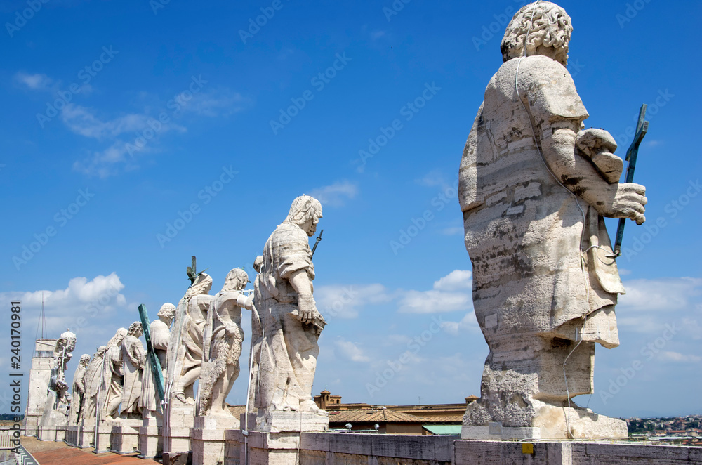 Obraz premium Rome / Italy - April 24 - 2015 : The sculpture at the roof of Saint Peter's Basilica