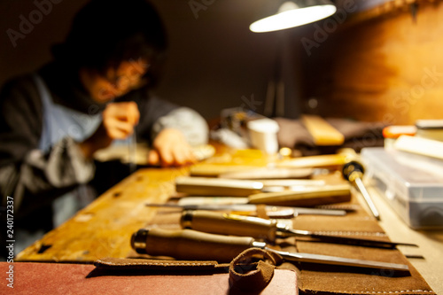 Obraz na płótnie female artisan violinmaker while viewing a new violin