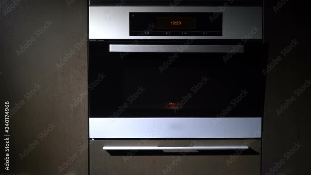 Open the door of the electric oven. slow motion Open the door of the electric oven. slow motion