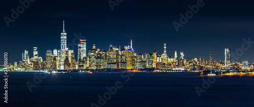 Obraz na płótnie New York City skyline panorama by night, as viewed from Staten Island w salonie