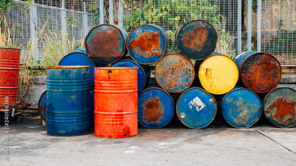 Fototapeta premium Rusty oil barrels drums