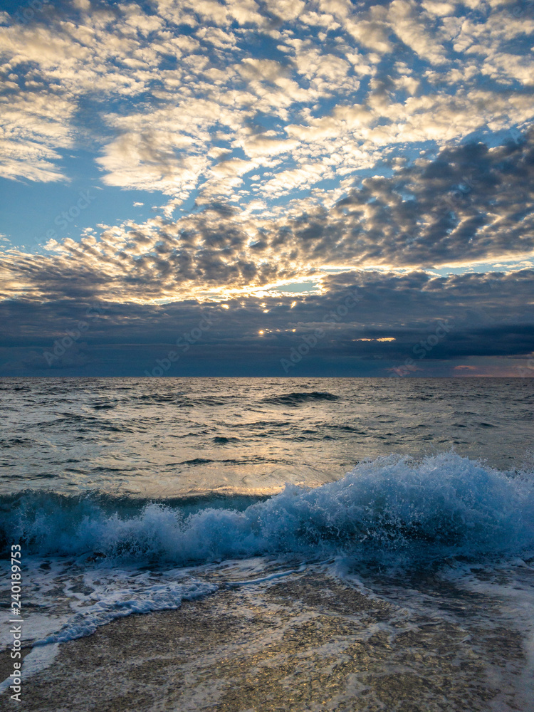 Fototapeta premium Ocean surf on the sandy beach