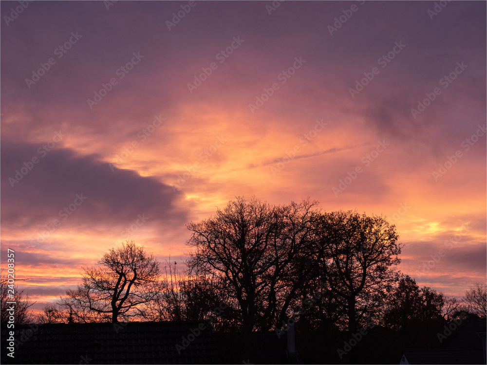 Fototapeta premium lever de soleil à Verneuil-sur-Seine près de Paris