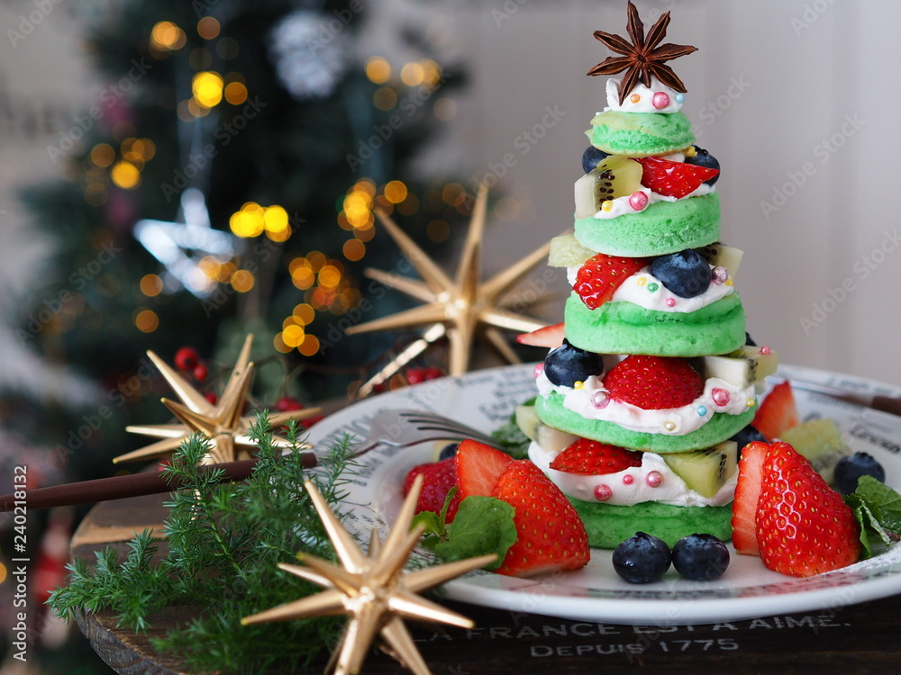 オシャレなパンケーキのクリスマスツリー Stock Photo | Adobe Stock