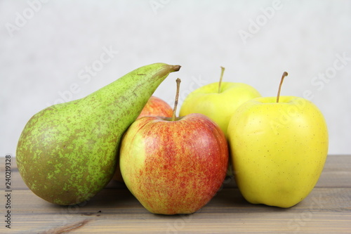 Zdrowe owoce - jabłka i gruszka - owocowe inspiracje