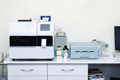 Medical equipment for automatic biochemical analysis