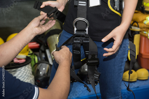 Working at height equipment. Fall arrestor device for worker with safety body harness