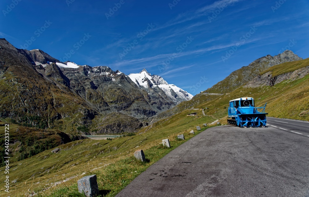 Grossglockner Hochalpenstrasse - Snowblower Grossglockner Hochalpenstrasse - Snowblower