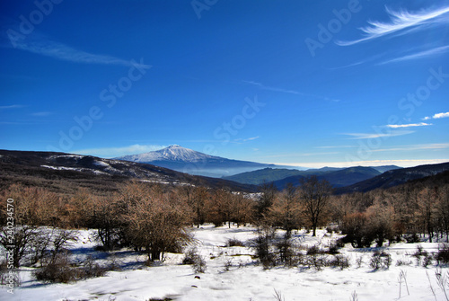 Paesaggio innevato in hdr