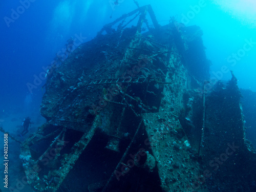 sunken ship with under the sea © Javier