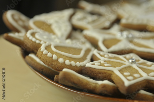 Świąteczne pierniki na talerzu © Pawel