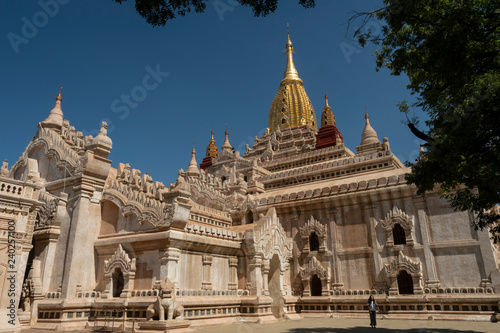 Vista del Templo de Ananda en el parque arqueológico de Bagan. Myanmar