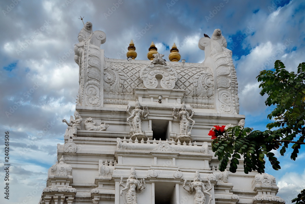 Obraz premium East India, Assam state, the temple of Tirupati Balaji Mandir is ten kilometers from the city of Guwahati
