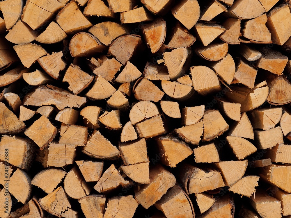 Brennholz - Kuschelige Wärme für den Kaminofen Brennholz - Kuschelige Wärme für den Kaminofen