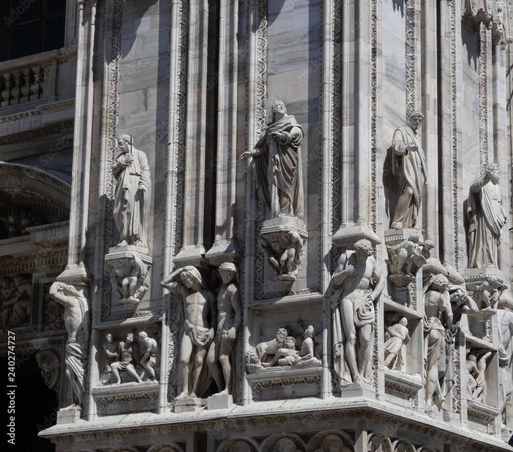 Catedral de Milán (Duomo di Milano), estilo gótico.