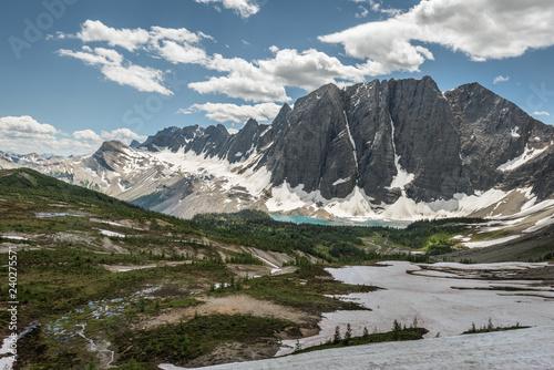 Floe Lake and its surrounds on the beautiful Rockwall trail © Ryan