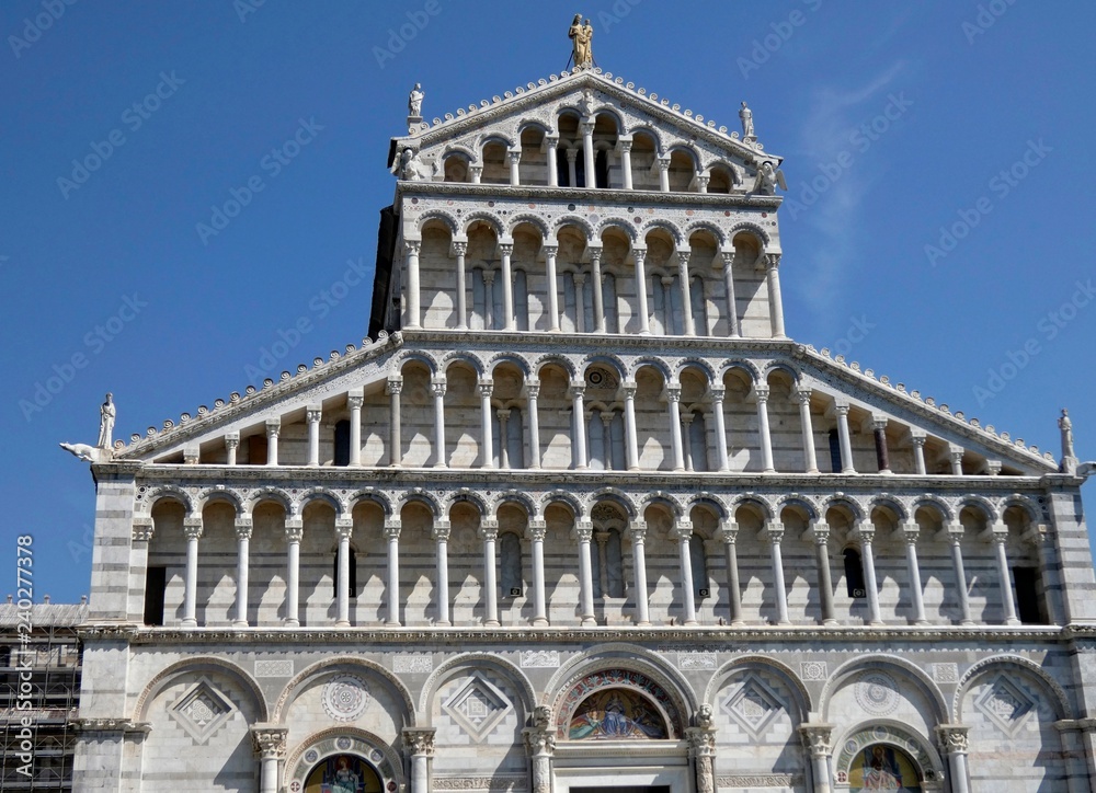 Catedral de Santa María Asunta, Duomo di Pisa, en la Piazza dei Miracoli, católica romana medieval dedicada a la Asunción de la Virgen, arte románico.
