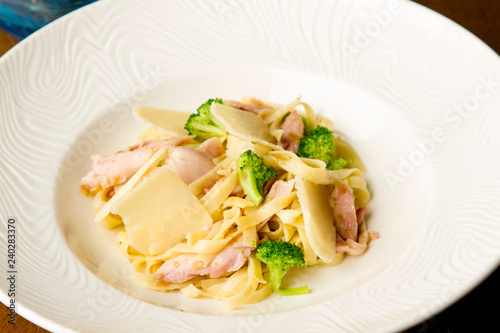 chicken and broccoli pasta