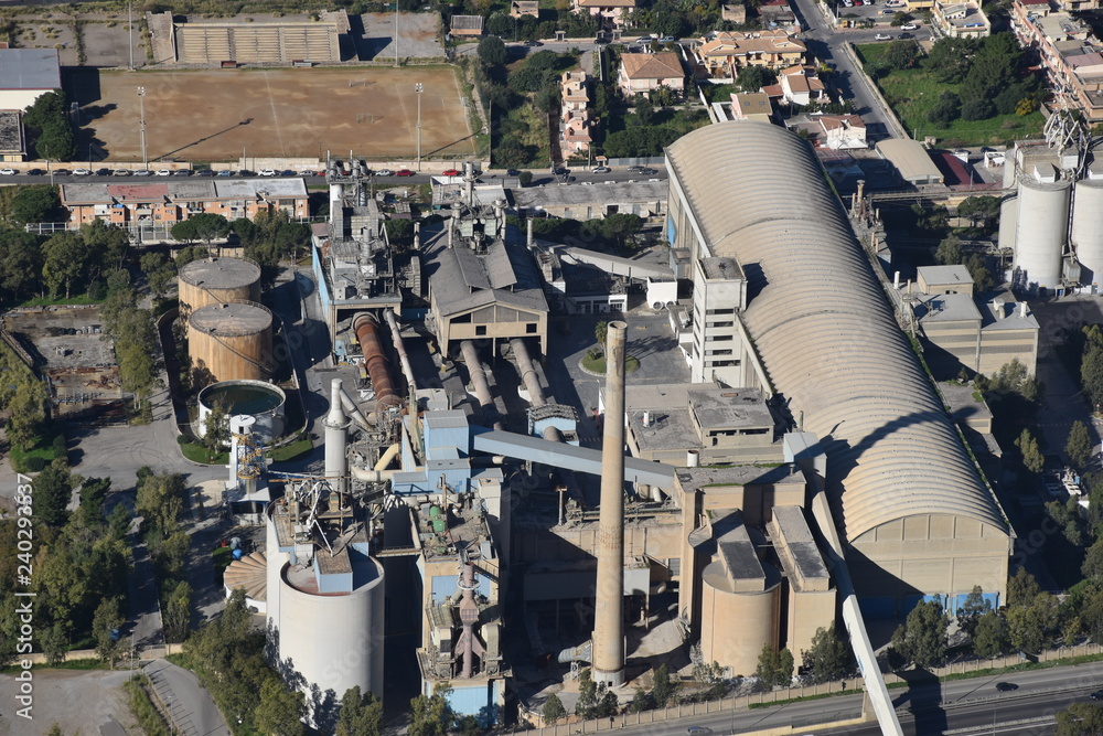 Cementificio, stabilimento per la produzione di cemento Cementificio, stabilimento per la produzione di cemento