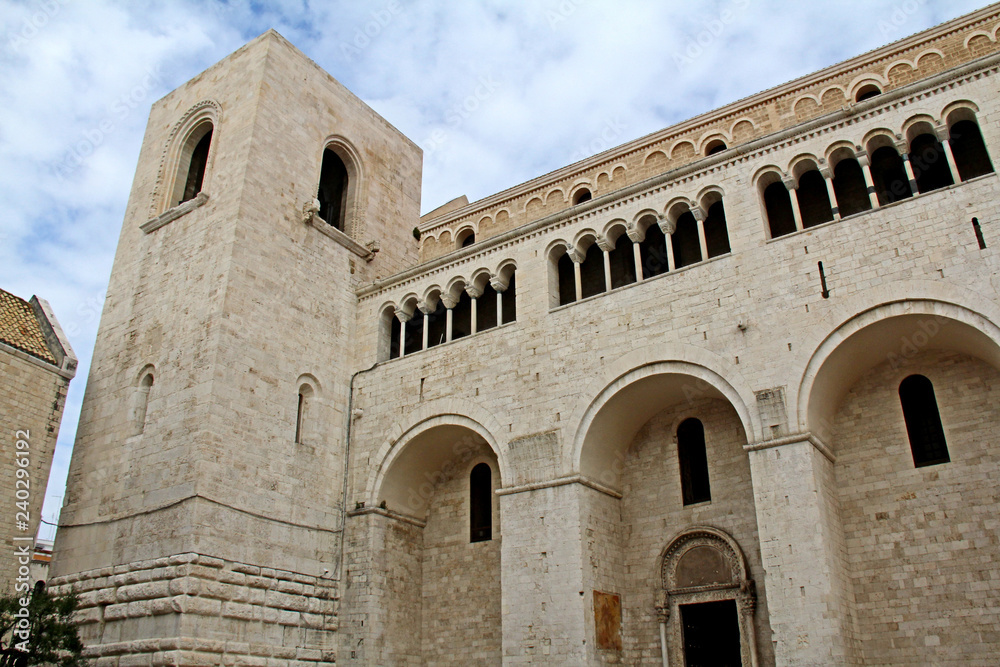 Bari, chiesa di San Nicola; torre e fianco meridionale