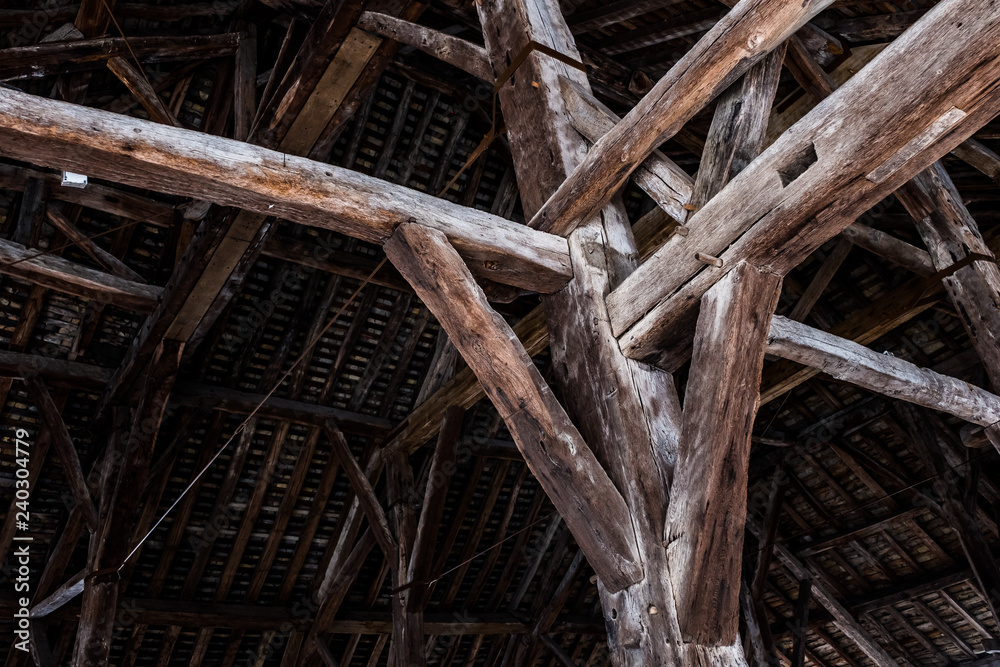 Structure en bois des halles du village de Nolay, Bourgogne