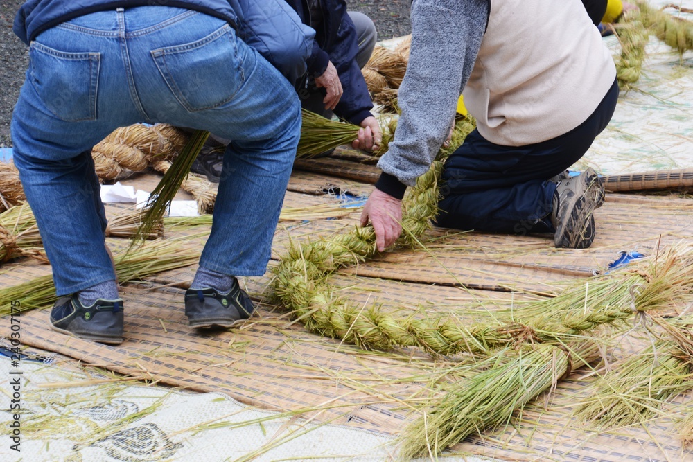 Preparatory work for New year's shrine in Japan / Work to make