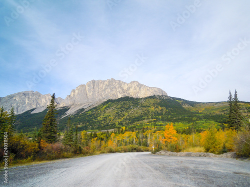 秋のカナディアンロッキー ヤムナスカ山 カナナスキス カントリー カナダ アルバータ州 Stock Photo Adobe Stock 秋のカナディアンロッキー ヤムナスカ山 カナナスキス カントリー カナダ アルバータ州 Stock Photo Adobe Stock