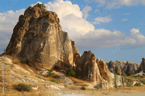 Photo summer landscape of the mountains of Cappadocia