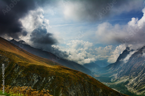 Fototapeta Naklejka Na Ścianę i Meble -  Fantastic views of the Alpine mountains on the territories of Itila and Switzerland on a tourist route around Mont Blanc
