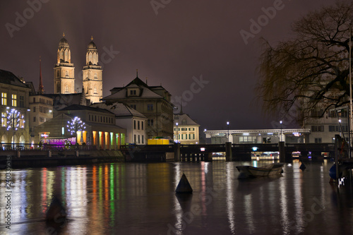 Obraz na płótnie Zürich in der Nacht w salonie