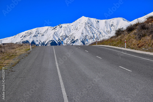 road in the mountains © Ali Saadat
