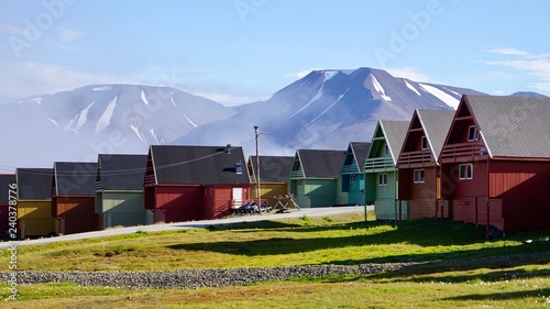 Häuser auf Spitzbergen in Longyearbyen photo