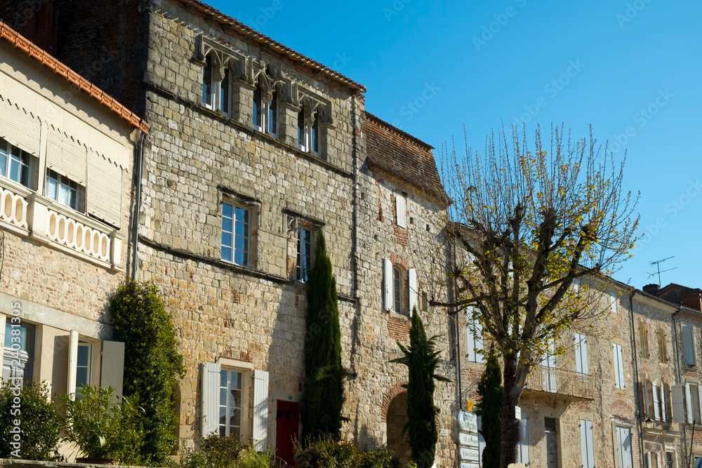 Fototapeta premium Picturesque hilltop tourist attraction of Penne d'Agenais, Lot-e