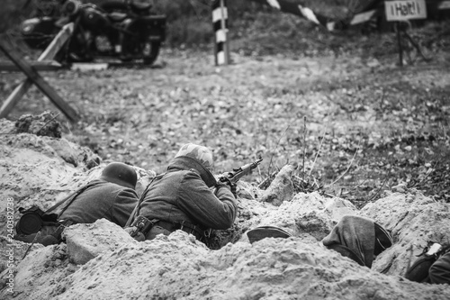 Quadro su tela German soldiers in the trenches during the defense