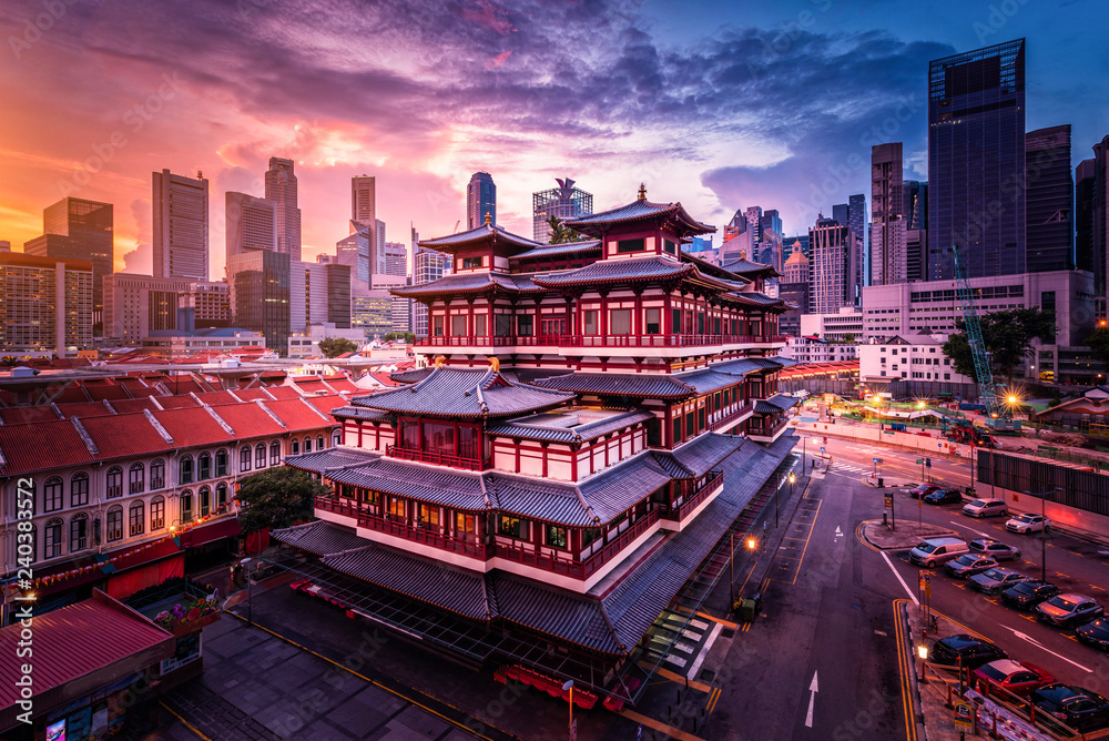 Buddha Tooth Relic Temple at sunrise in China town, Singapore. - obrazy, fototapety, plakaty 