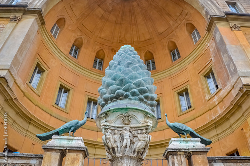 Obraz na płótnie Pinacoteca Courtyard at the Vatican Museums, Italy w salonie