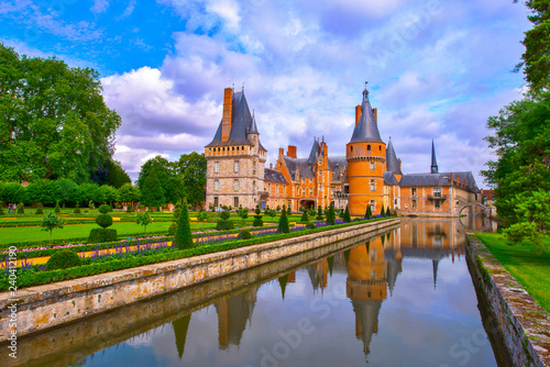 france,eure et loire : maintenon castle & garden