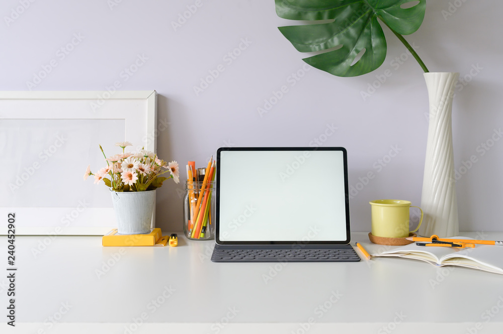 Obraz premium Workspace mockup tablet and office supplies on office desk.