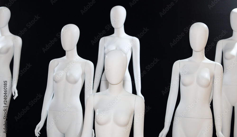 Obraz premium White Naked Mannequin over black background , Women Model empty body to show in shop and wait for ready to wear dress to put on
