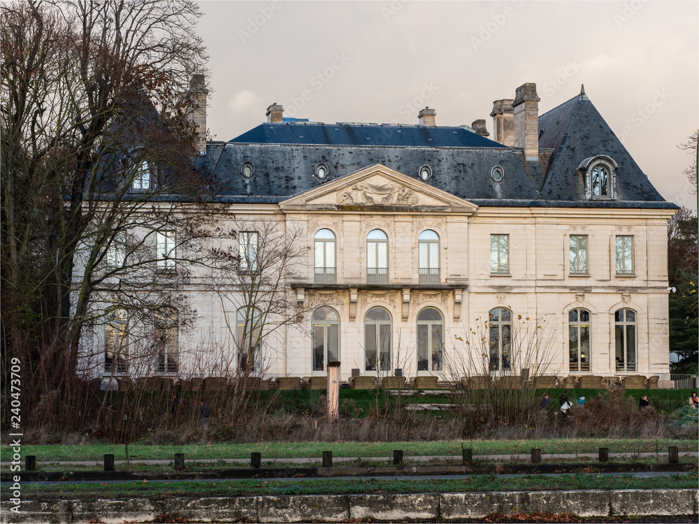 château de Longchamp dans le Bois de Boulogne à Paris