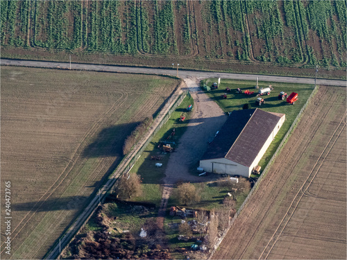 vue aérienne d'une ferme à Andelu dans les Yvelines en France photo
