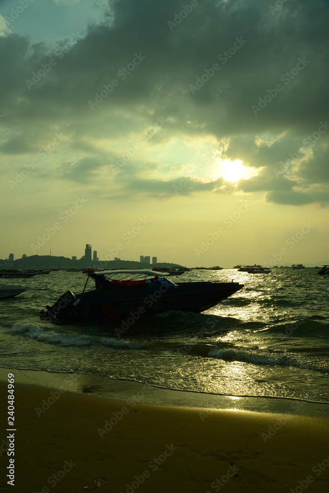 Boote vor der Insel Koh Lanta,Thailand