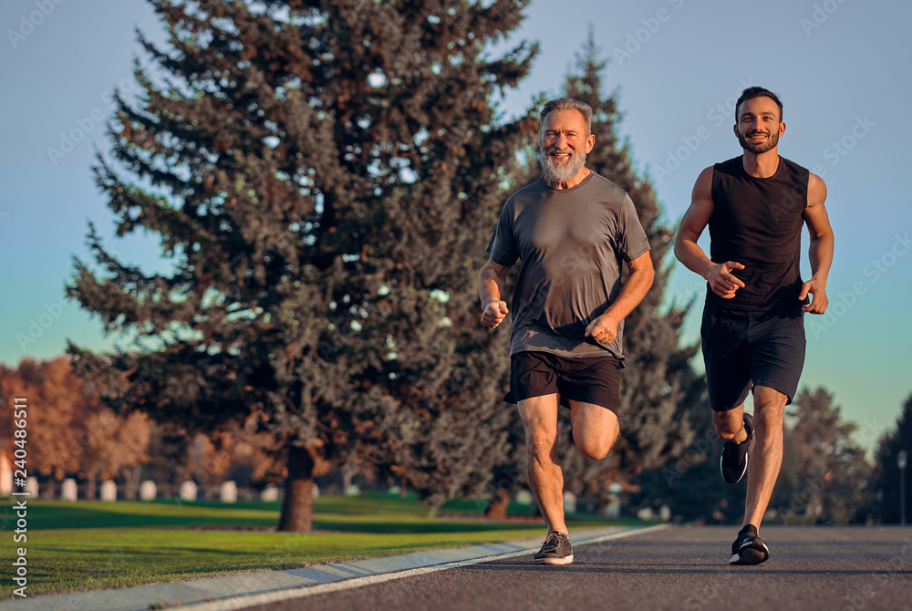 Obraz premium The happy father and son running on the road