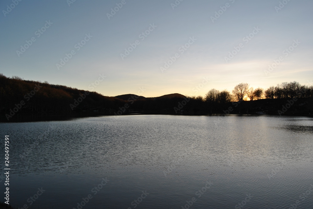 Tramonto sul lago