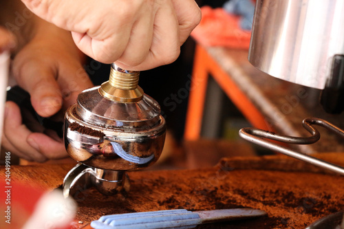 Process pressing ground coffee with tamper