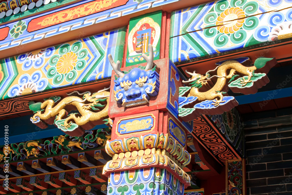 Fototapeta premium Doorcase decoration coloured drawing or pattern in a temple