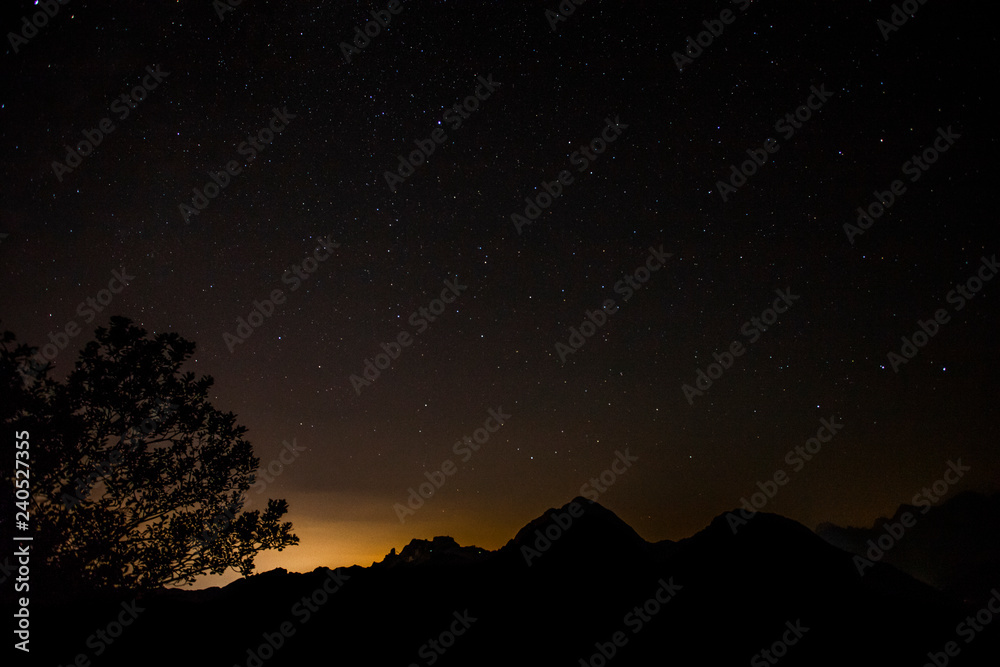 notte stellata sulle Alpi apuane