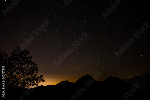 notte stellata sulle Alpi apuane